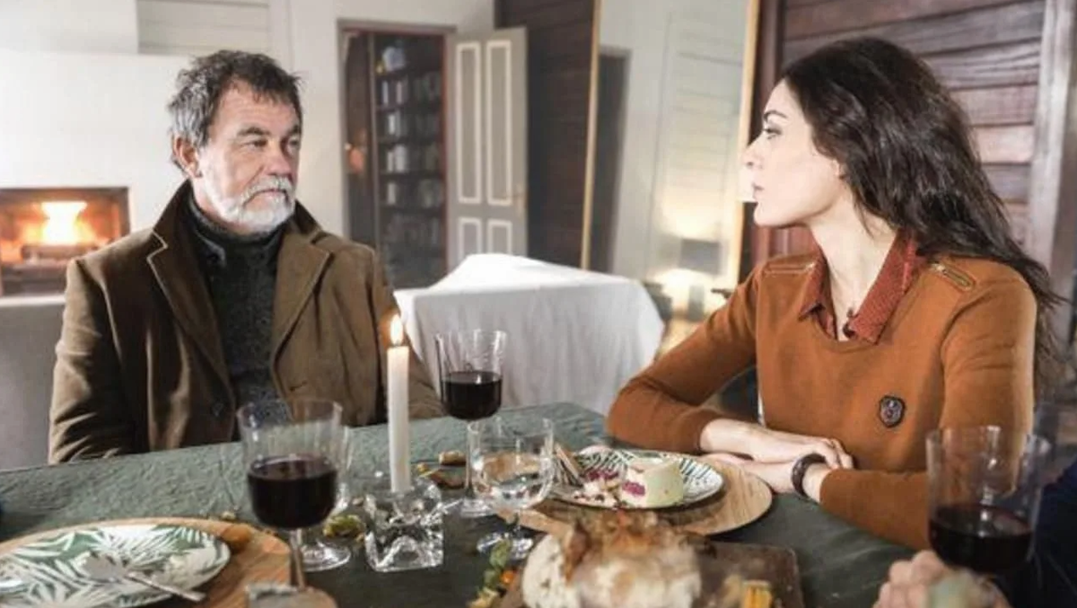 Отец и дочь  разыскивают убийцу в течении двух десятков лет. Кадр из сериала. Источник: moviecrumbs.net