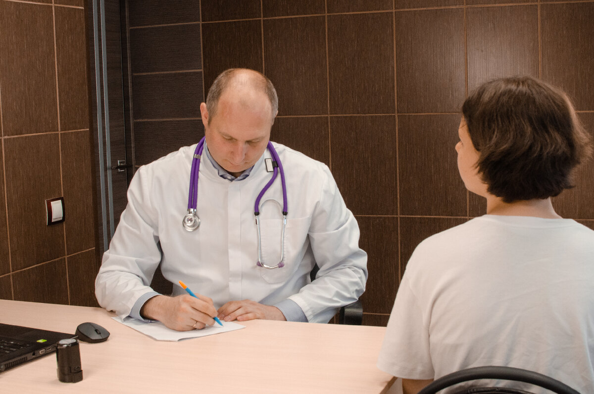 Врач-невролог Клиники биоакустической коррекции Литвинов Е.С. 