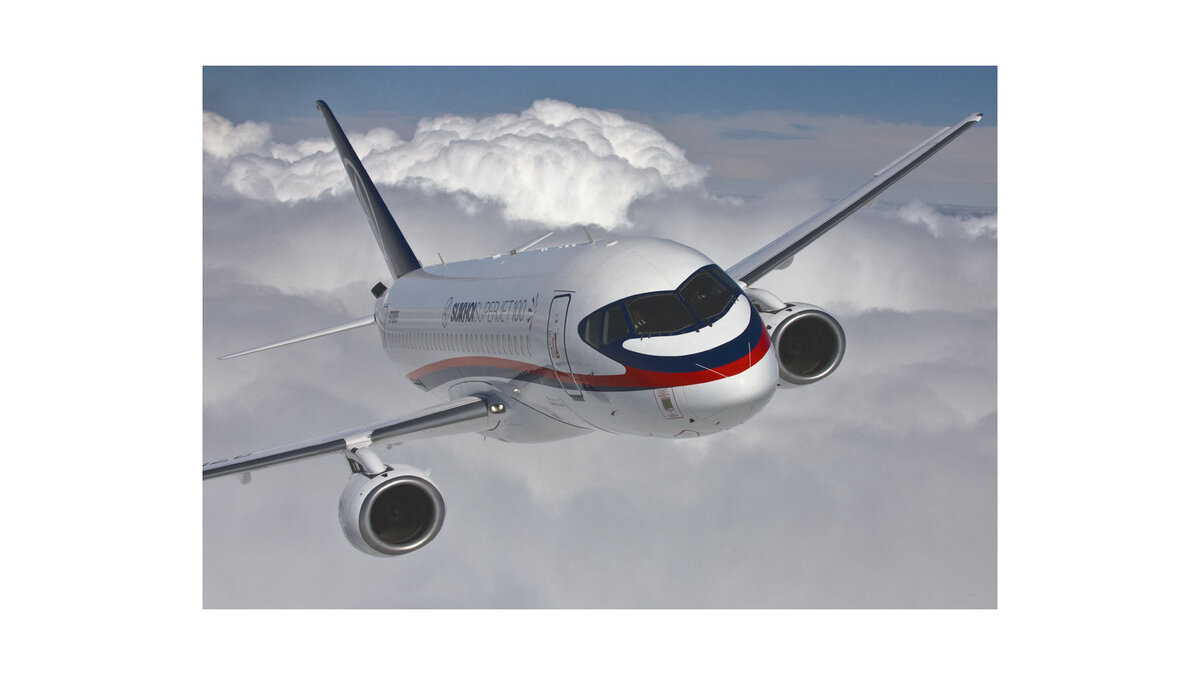    %Superjet 100© Фото : Сухой