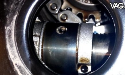 Натяжитель старого образца не должно быть больше 4 зубов видно. Фото: drive2