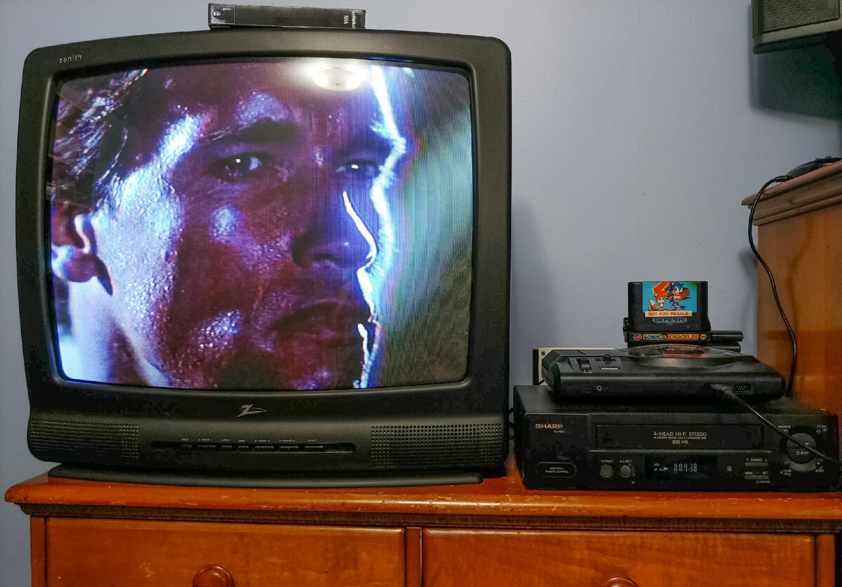 📼 Видеомагнитофон - новое чудо техники. Теперь глубокая древность. (Листаем -->)