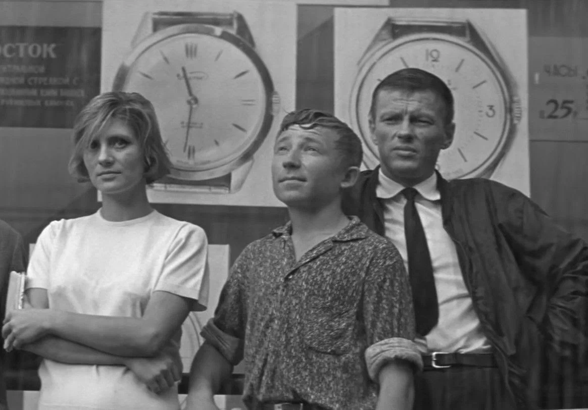 Илья Былинкин (крайний справа) в фильме «Июльский дождь» (1966)