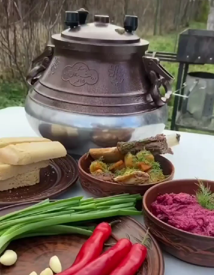 Говяжьи рёбрышки с картошкой в афганском казане