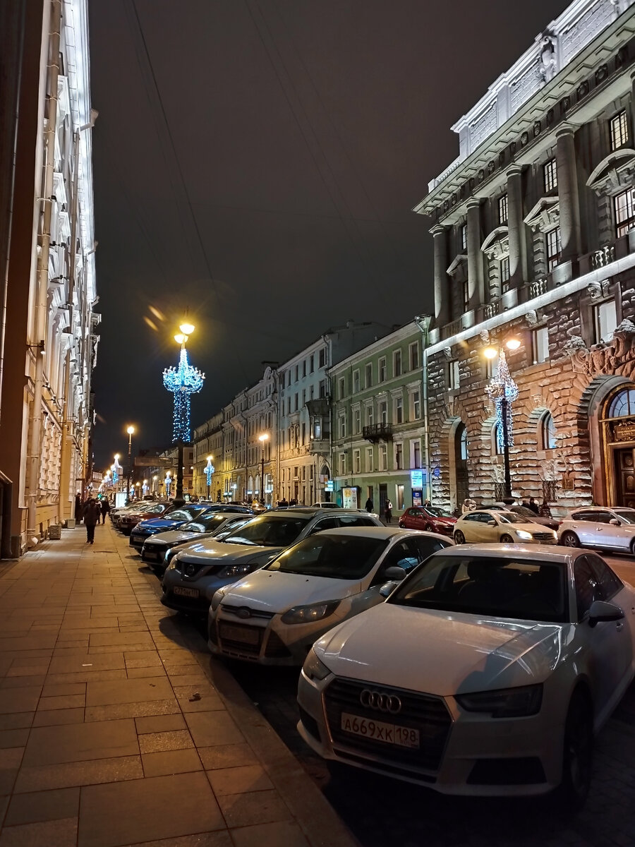 По дороге к врачу. Большая морская улица