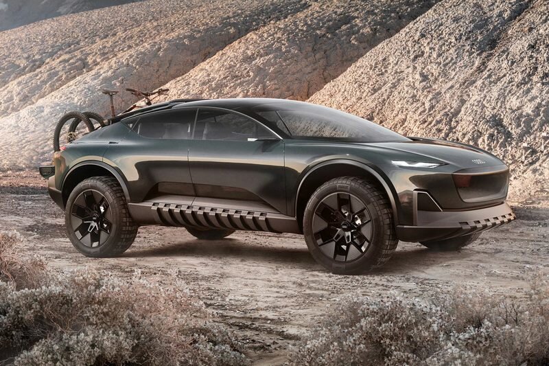 Компания Audi представила концепт электрического кросс-купе Activesphere EV. Он предполагает как ручное, так и автономное управление, получил подвеску с изменяемой высотой, а также трансформирующиеся бамперы и боковые пороги для повышения безопасности при движении по бездорожью.