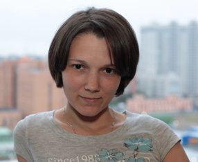 я спустя пару месяцев после 2х родов, за несколько дней до фото обнаружила пятно, и пошла сделала стрижку. 