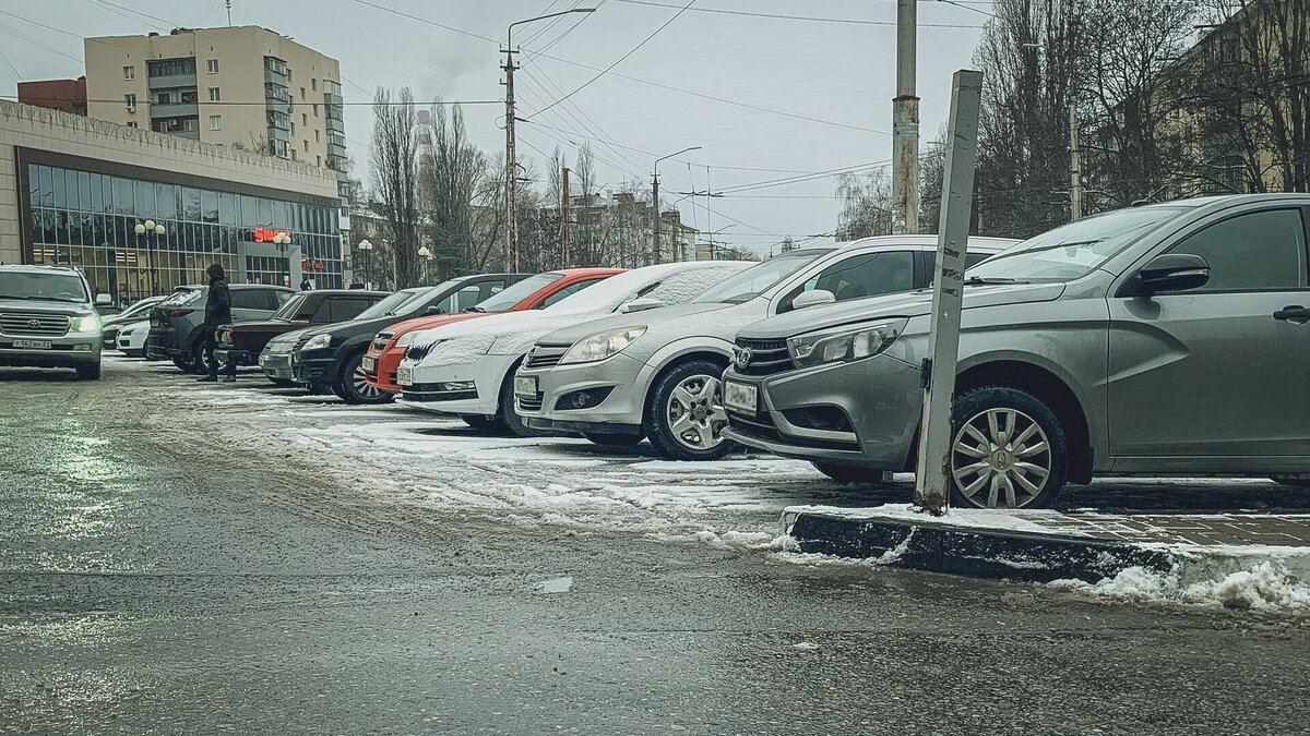     Власти столицы Татарстана разрешили владельцам электромобилей бесплатно пользоваться муниципальными парковками. Об этом на деловом понедельнике в мэрии заявил заместитель руководителя исполкома Казани Ильдар Шакиров.