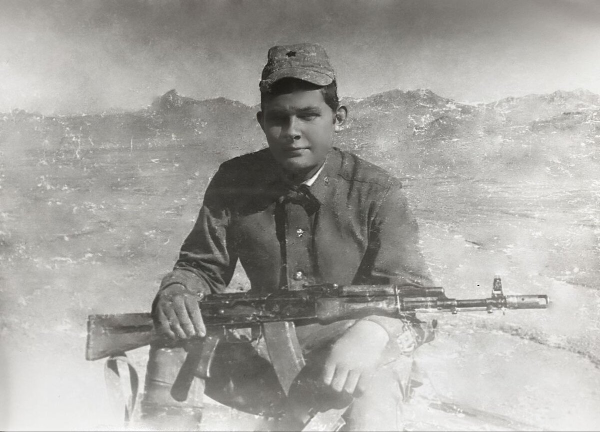 Афган седых. Сидихин в афганистане. Бойцы советской армии в афганистане. Полковник цыганков 166 омсбр. Василий дражин ветеран афганистана.