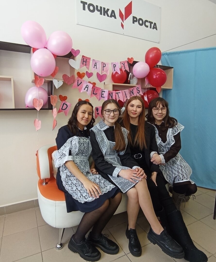 ученицы 9 класса и я.