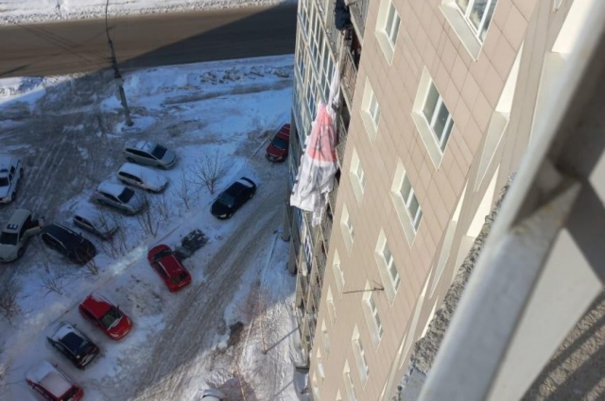    В Новосибирске с долгостроя сняли баннер с обращением дольщиков к Путину
