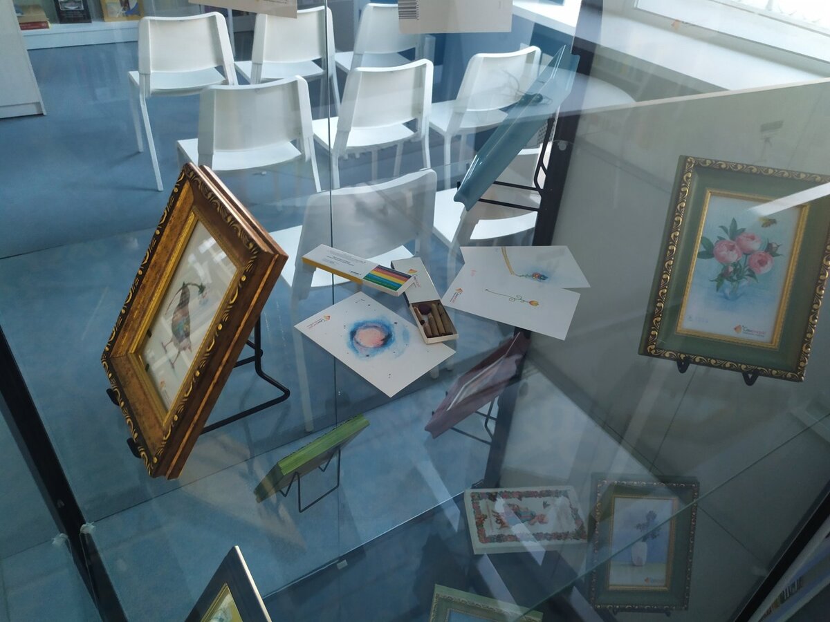    Художник из Сургута впервые показал свои открытки, рисованные по уникальной технологии