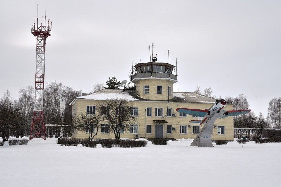     Губернатор Малков сообщил, что Сасовскому летному училищу нужно осваивать новую технику. Фото: страница губернатора Павла Малкова.