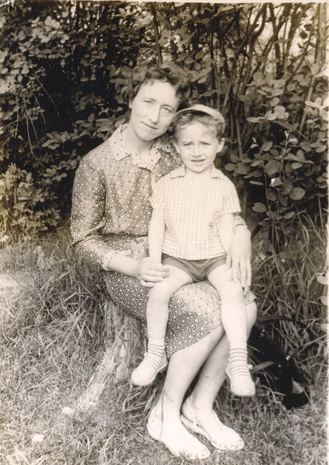 С мамой Люсей. 1965 г.