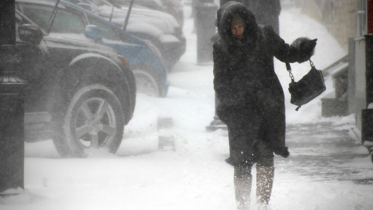     В Татарстане завтра, 23 февраля, ожидается сильный снег и метель с ухудшением видимости до одного километра и менее. Об этом предупредили в гидрометцентре региона.