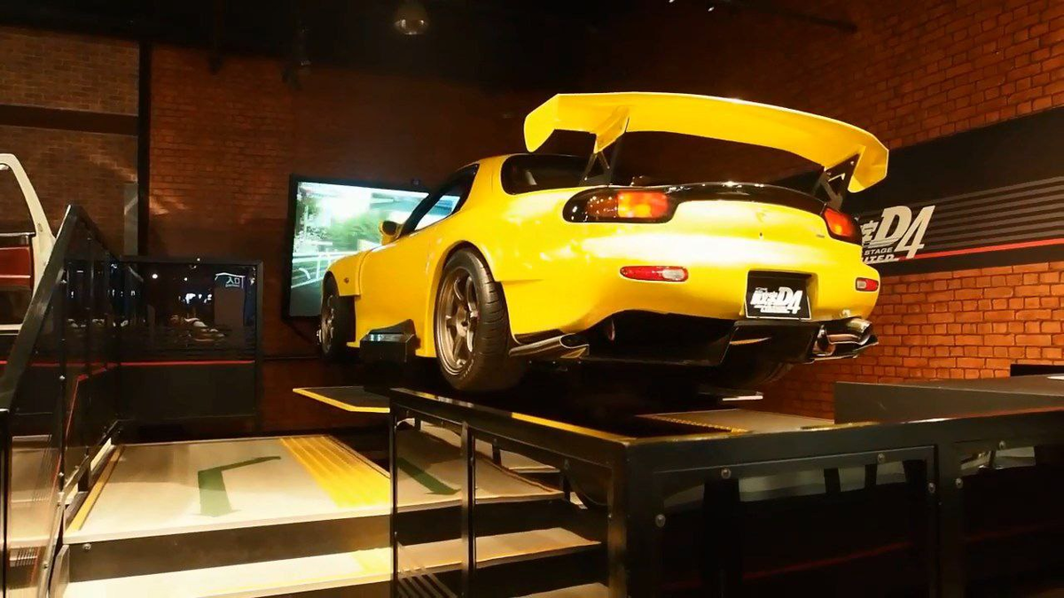 Игровой автомат в Игровом центре Токио. Да, они переоборудовали настоящий автомобиль