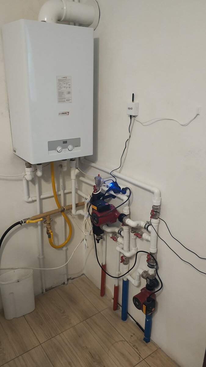 Тут мы подключили GSM котел ОК, как комнатный термостат и отлично по сей день работает.