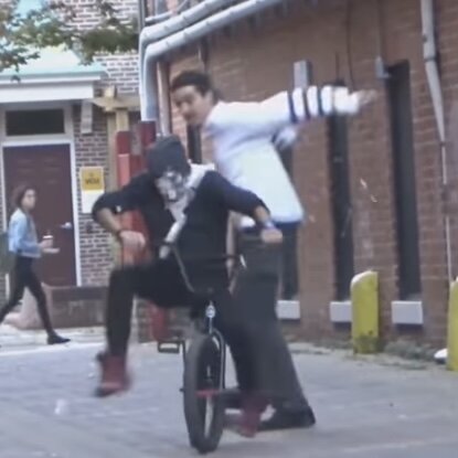 Нелепая ситуация.