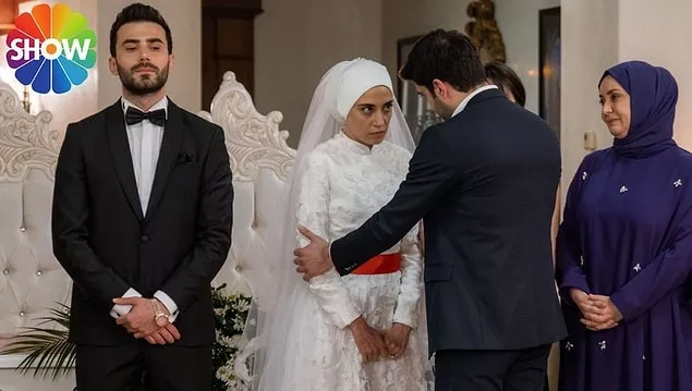 "Клюквенный щербет" обходит в рейтингах суперхит "Зимородок" и становится темой №1 в соцсетях Турции