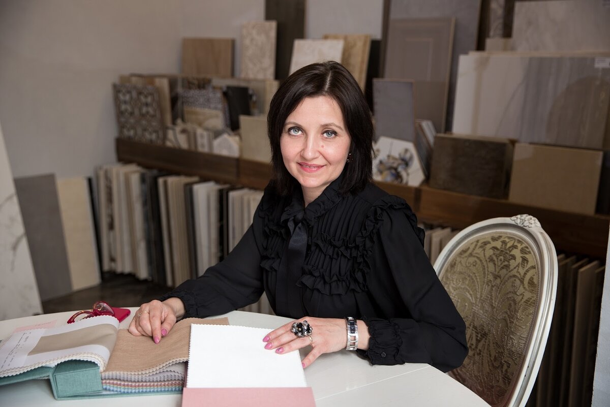 Виктория Лапшина на вручении диплома, выпускной Школы дизайна интерьера Катерины Дубровской, 2020 год