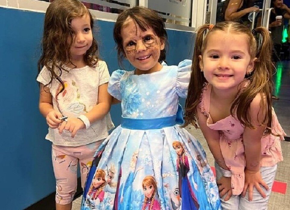     Луна впервые отметила День рождения в кругу друзей  Личная страница героя публикации в соцсети