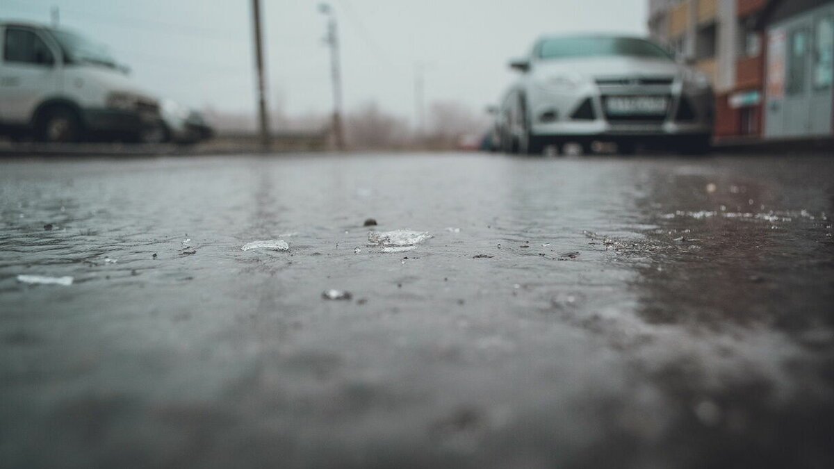     Аномальное тепло в Омской области побило многолетние рекорды. Но убирать теплые вещи еще очень рано.