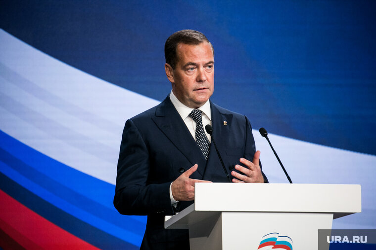    Медведев ответил на петицию о размещении на Украине ядерного оружия США