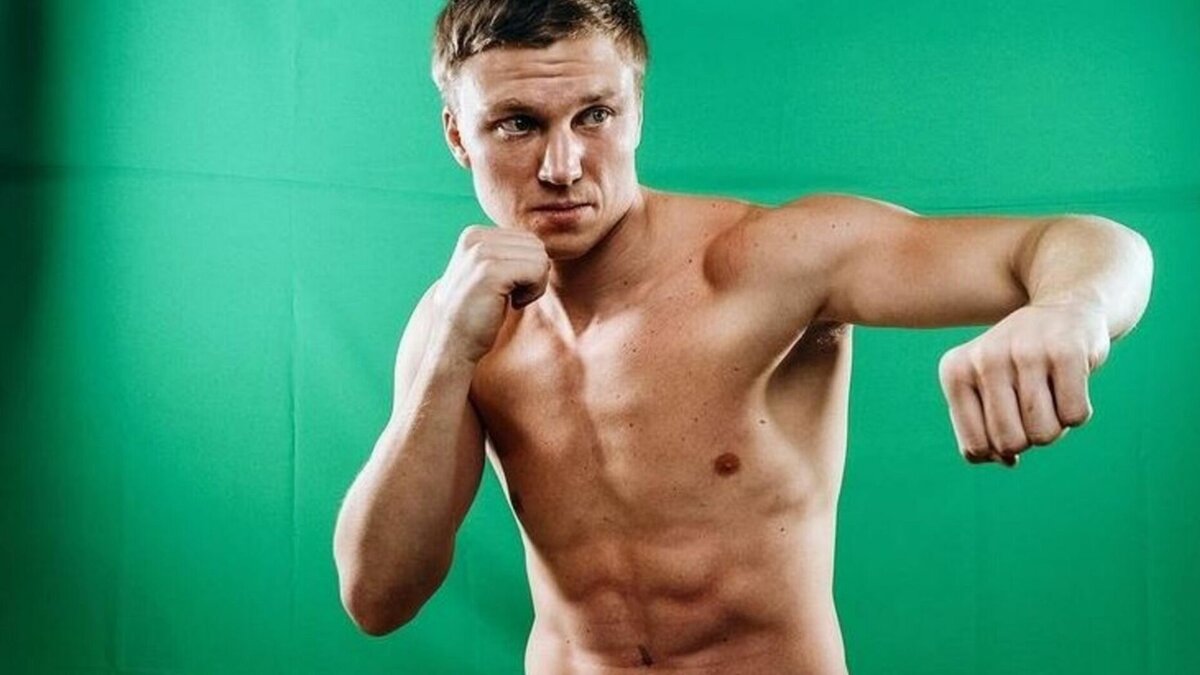     У боксёра Андрея Ефременко сожгли машину после драки в ночном клубе. Боксёр вступился за товарища, когда тот вступил в потасовку с другой компанией в клубе.