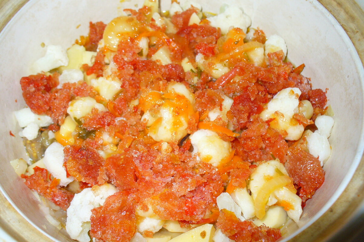 Мясо с картошкой и помидорами слоями. Сьомга з овочевим рагу і фаршеваним. Сьомга з овочевим рагу і фаршеваними грибами.