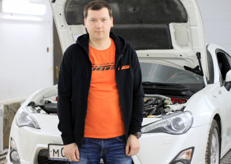 Автогонщик Алексей Голубев