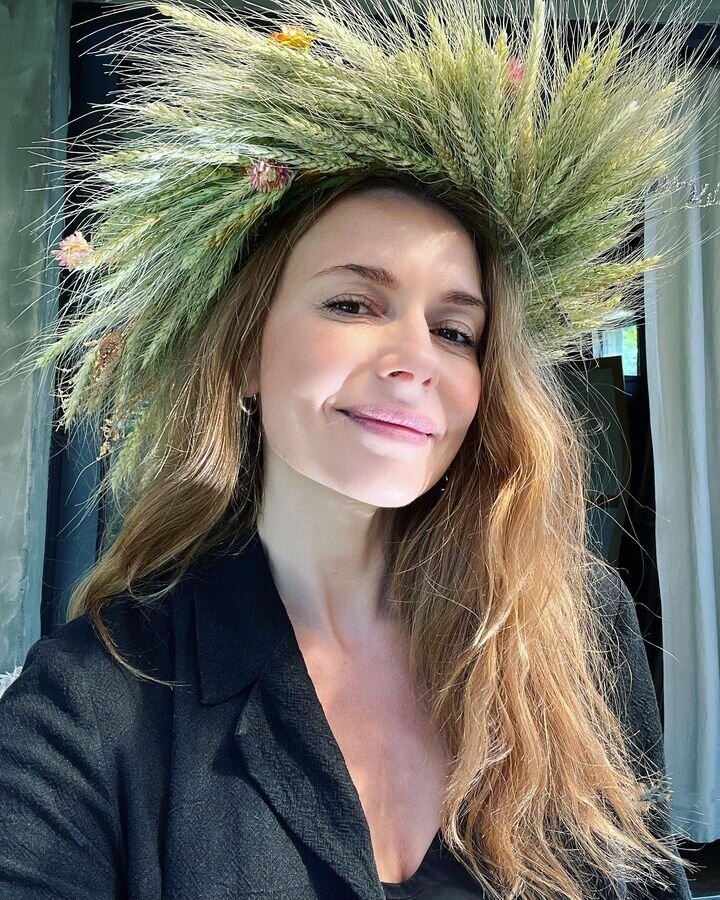 45-летняя Любовь Толкалина показала фигуру в эффектном костюме | МУЗ-ТВ ...