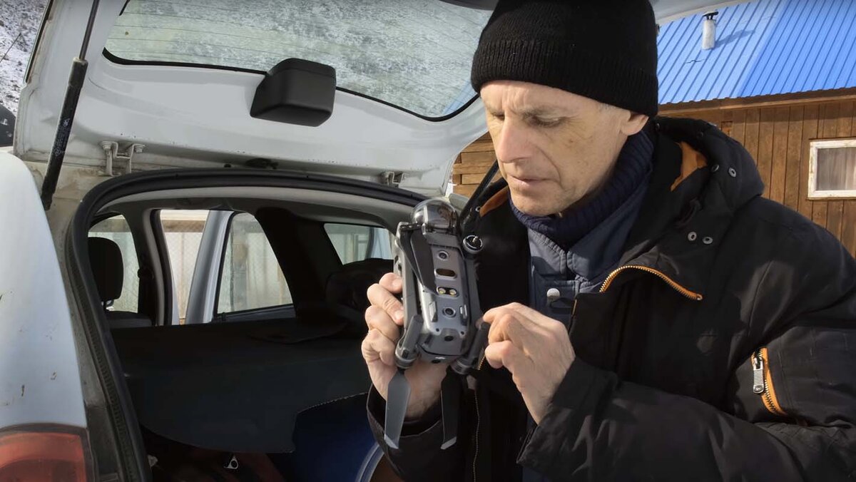 Дрон покалечен, но живой.