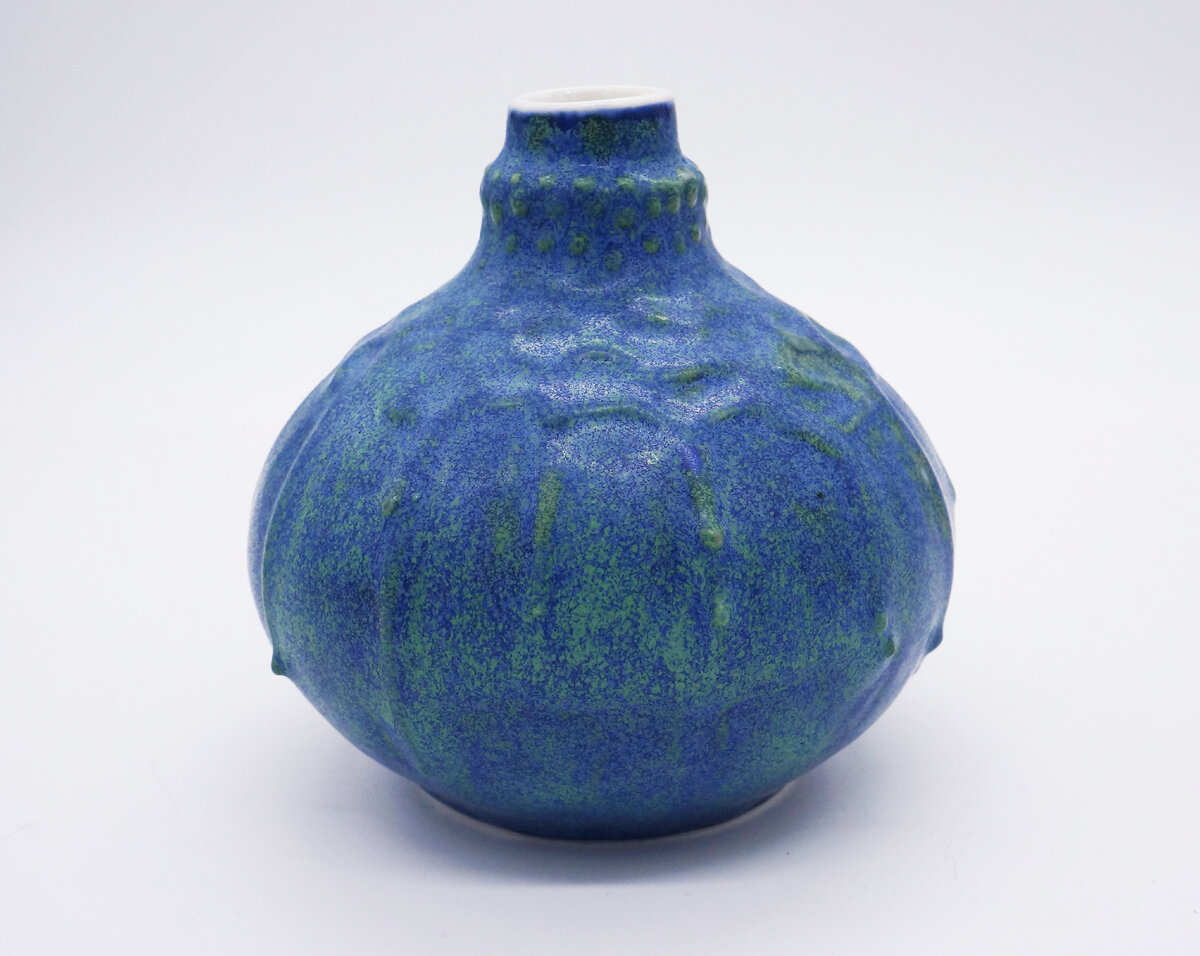 Фото автора. Фарфоровая ваза ручной работы.