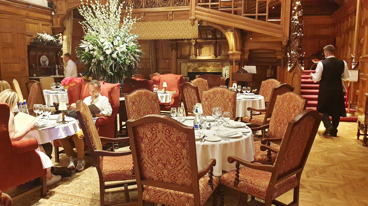 Дубовый зал