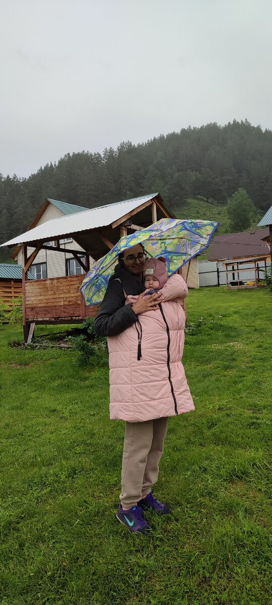 По приезду шёл дождь, поэтому мы отсыпались после ночной поездки и  немного прогулялись по окрестностям.