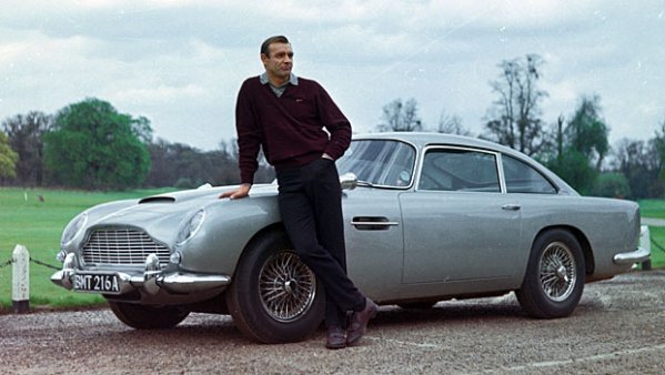 Шон Коннери и Aston Martin DB5 на съемках фильма "Голдфингер"