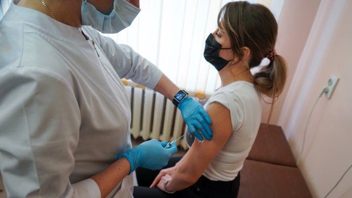 Фото: сайт правительства Сахалинской области, вакцинация 