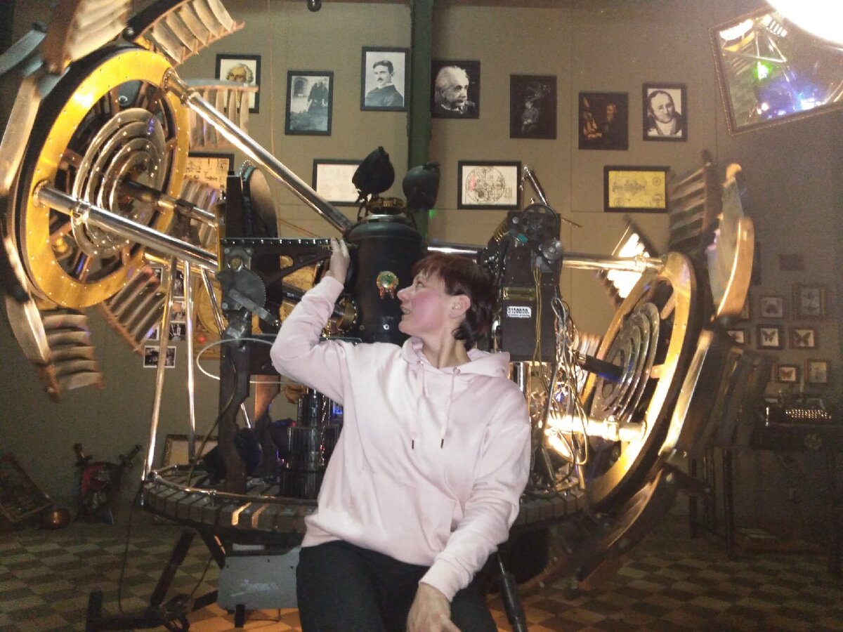 Машина Времени, к сожалению, не работала. Её чинят!