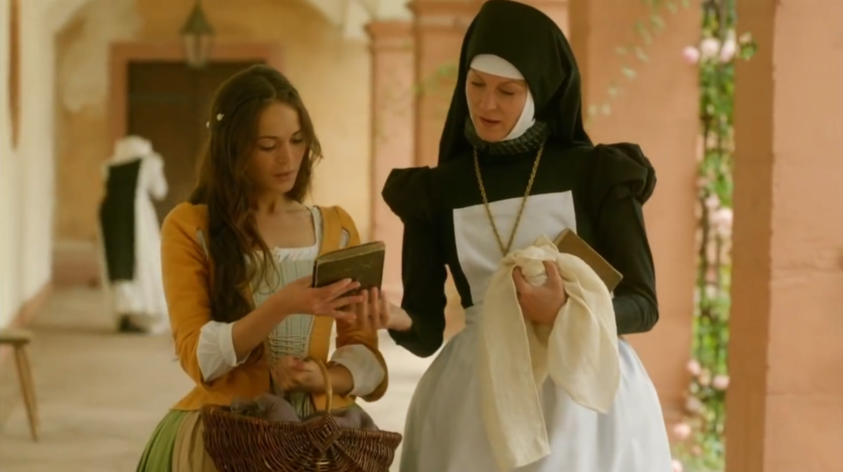 Раскрасавица (2014); Раскрасавица, актриса Ксения Ассенца; Монахиня, актриса Эстер Швейнс )