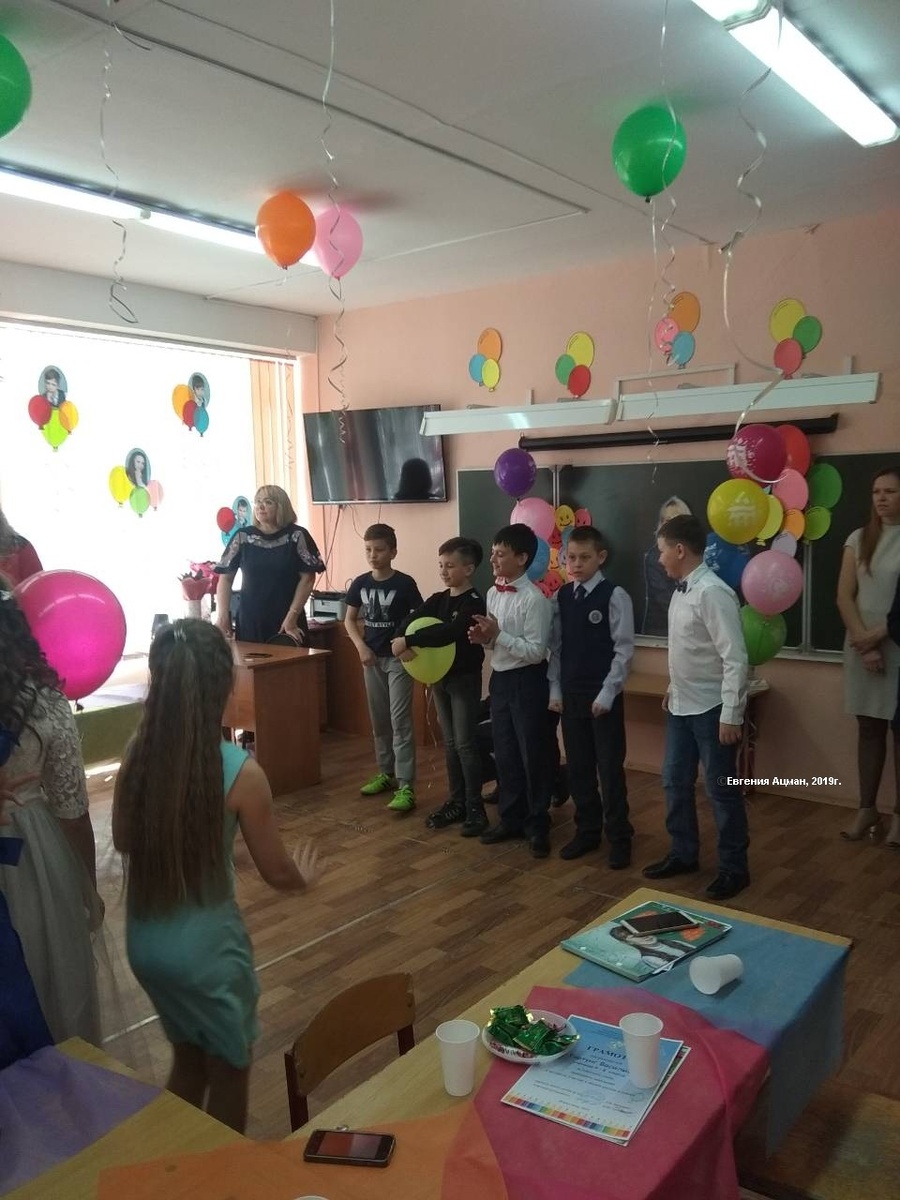 Школьное мероприятие-активисты школьники.