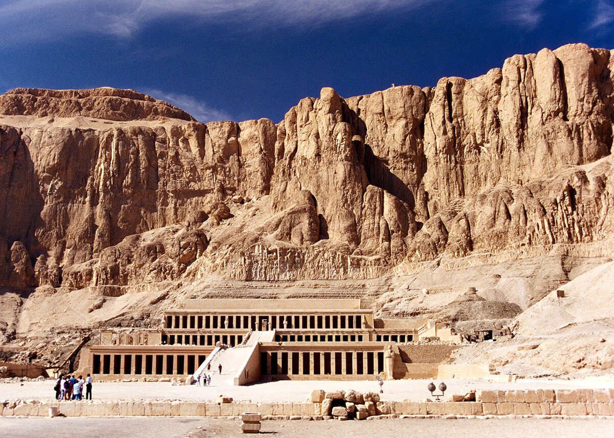 Храм Хатшепсут (источник: http://polotravel.ru/egipet-strana-piramid/hatshepsut/)