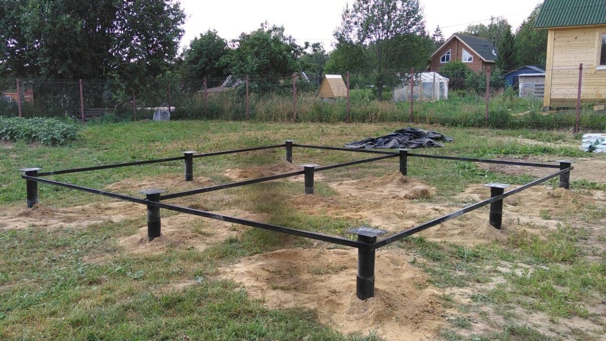 Свайный фундамент под дом с обвязкой