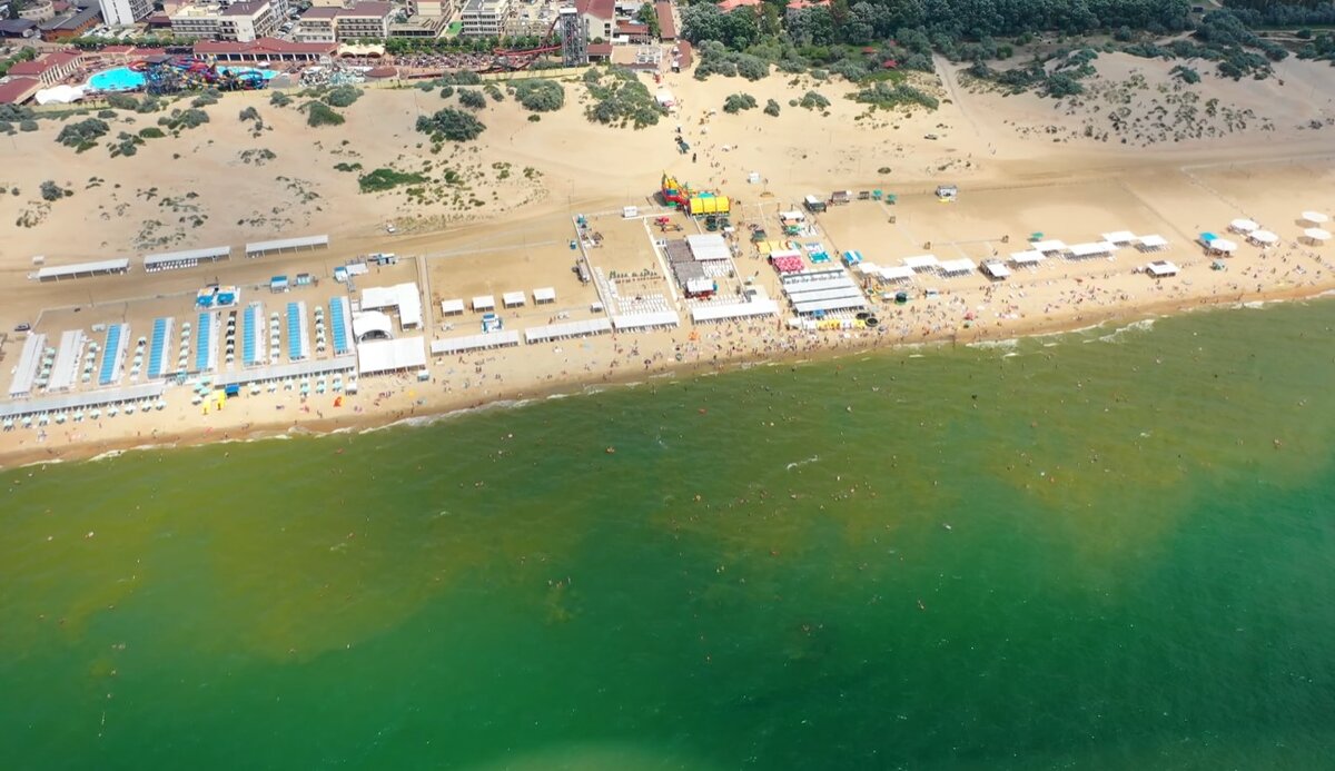 пляж напротив аквапарка "Олимпия"