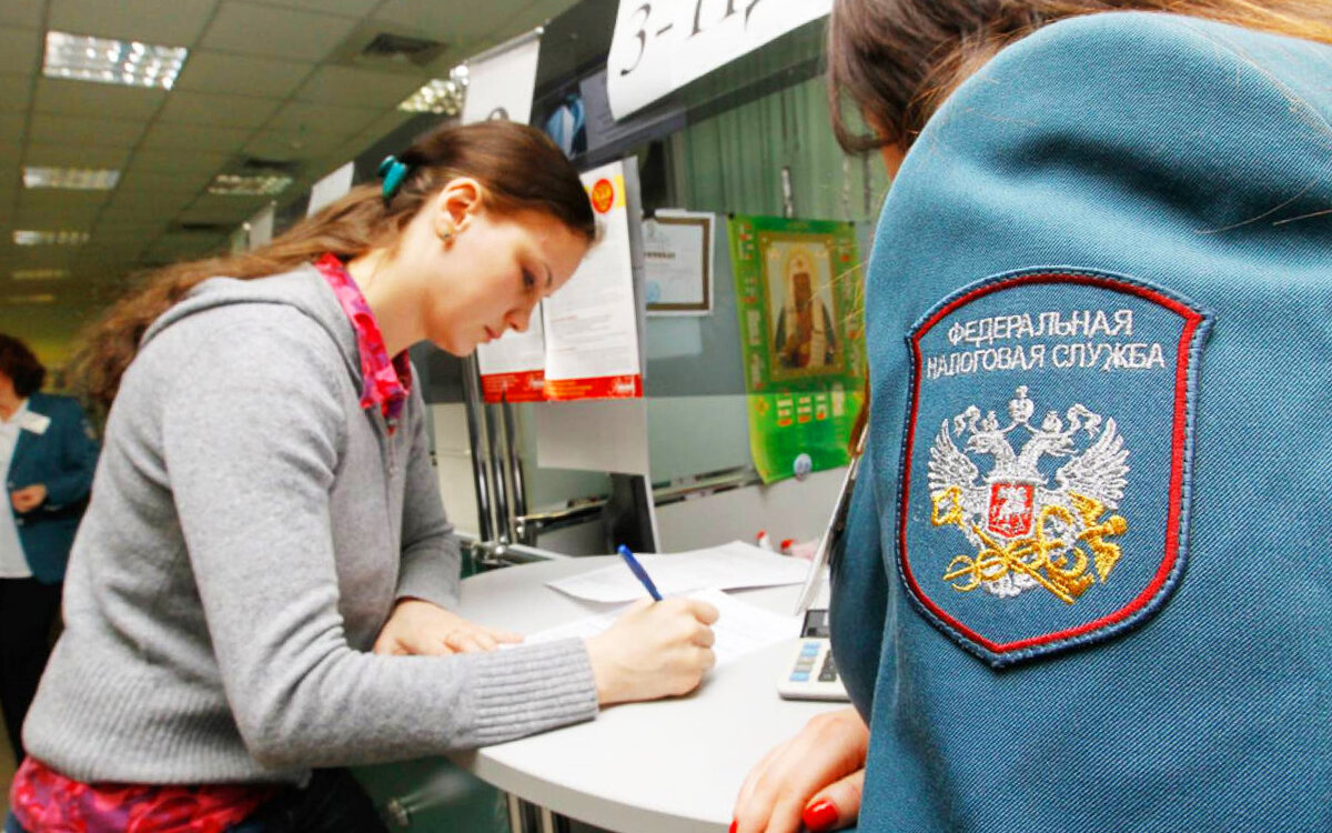 Налоговик. Работник ФНС. Добрый налоговик. В Подмосковье отстранили сотрудника ФНС.