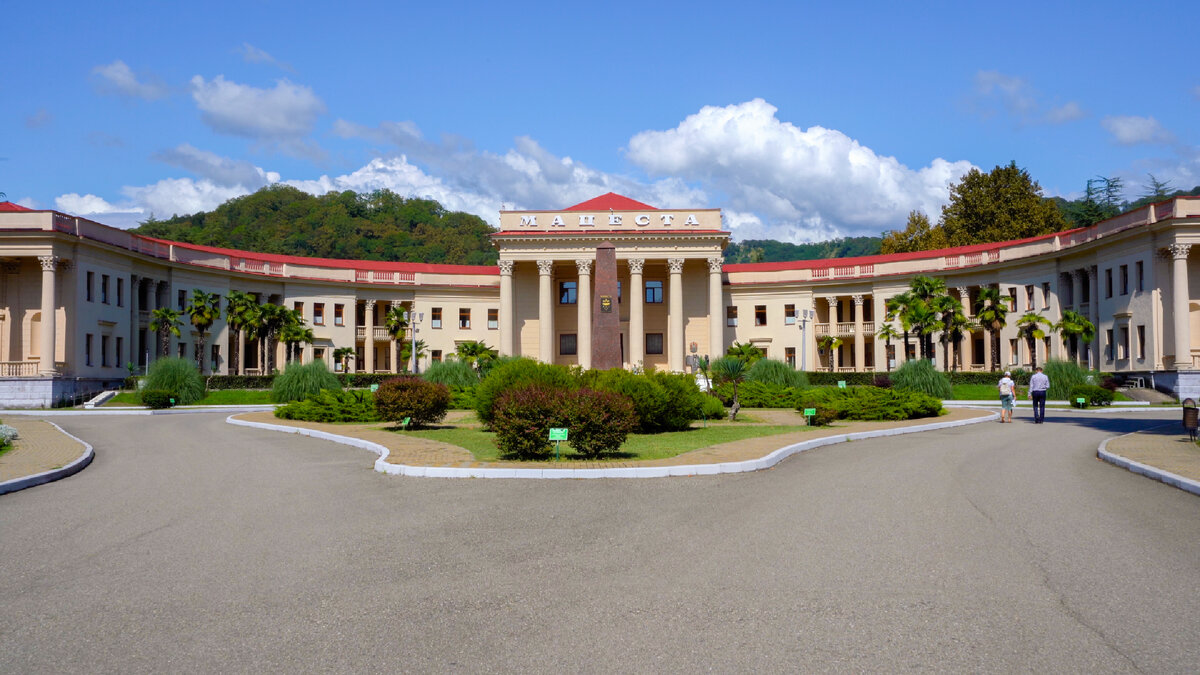 Купить квартиру в Сочи у моря и лечить недуги - это сегодня  доступно каждому. 