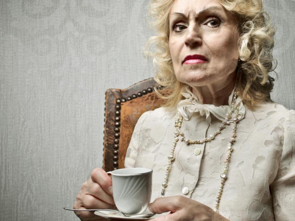 По моему мнению статус определяется царской родословной. А если таковой нет, то нечего и выпендриваться.