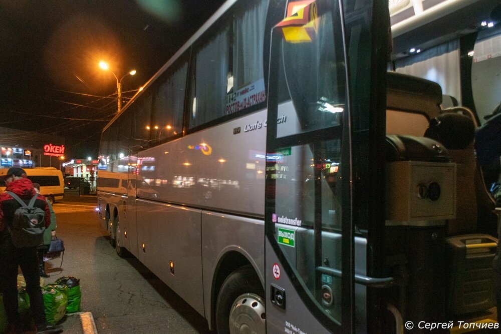 В столице Камчатки красный «Лексус» врезался в пассажирский автобус