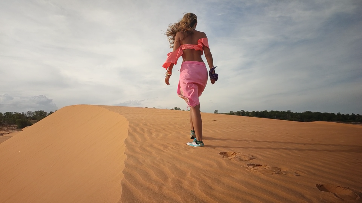 Русские девушки обожают загар, а для вьетнамок он - явление некрасивое