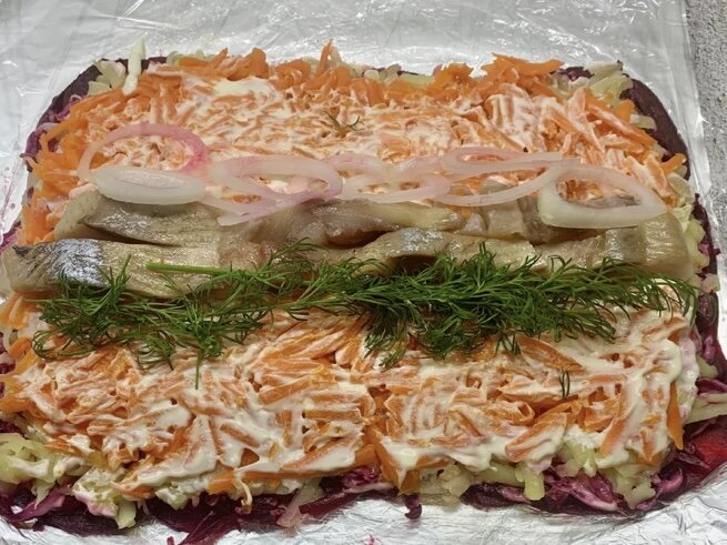 Три салата с рыбкой, которые мои гости всегда с удовольствием накладывают к себе в тарелки: праздничная «удобная» подача