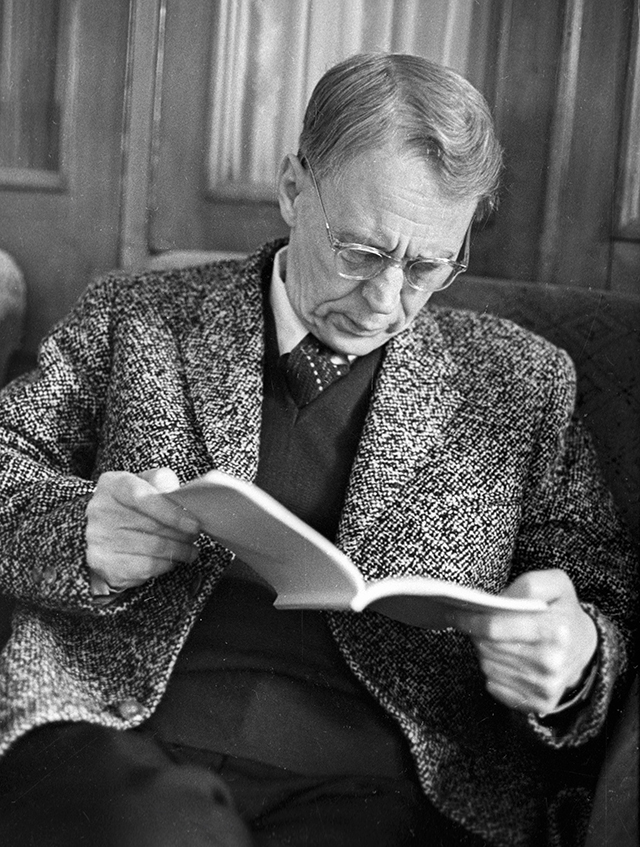 Актеры боялись при нем даже чихнуть. Пырьев был и прекрасен, и страшен, недаром его боялись и любили7