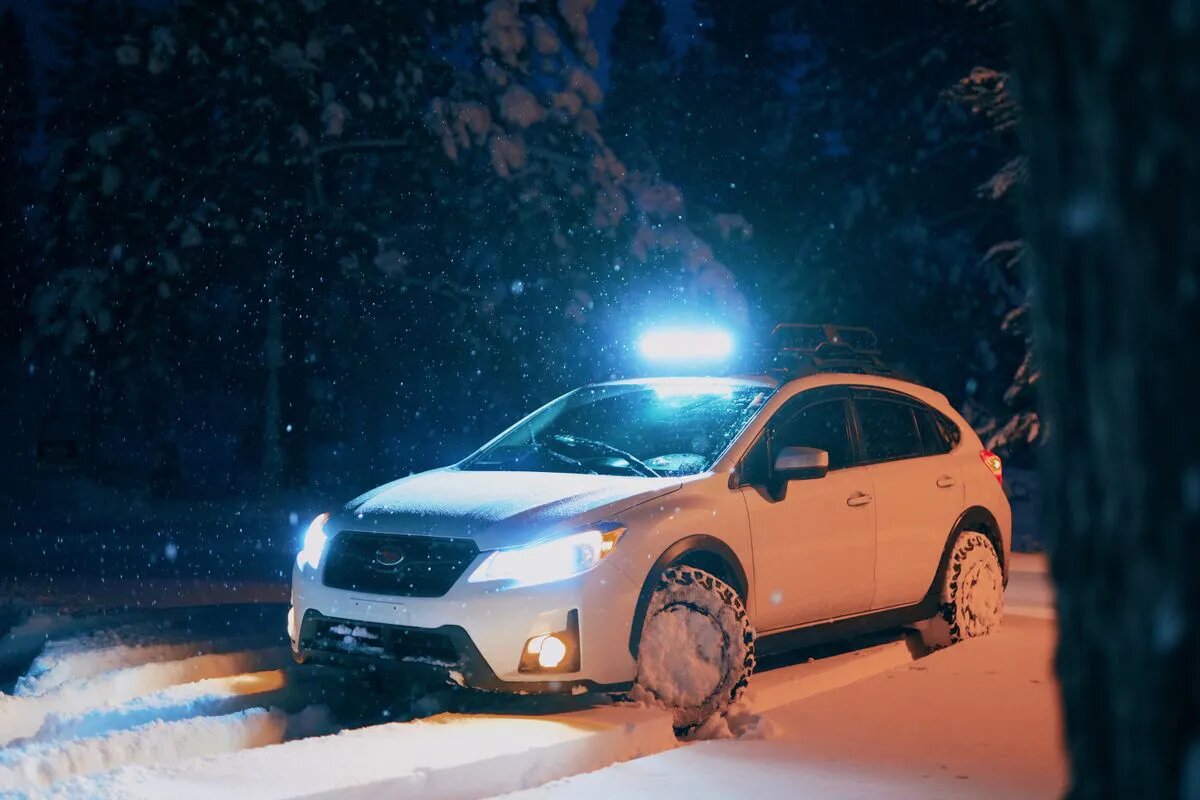 Авто зимой запуск. Фокус снег.